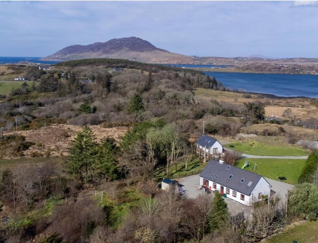 Red Deer Cosy Apartment In Letterfrack Connemara Eksteriør billede